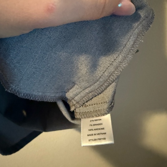 Figs V-Neck Casma Three-Pocket Scrub Top Graphite Women Size XS - Picture 12 of 12